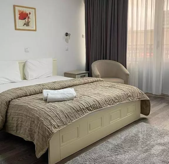 اتاق ساده سه‌ نفره, Garni Hotel Hamburg
