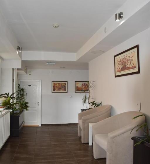 اتاق ساده سه‌ نفره, Garni Hotel Hamburg