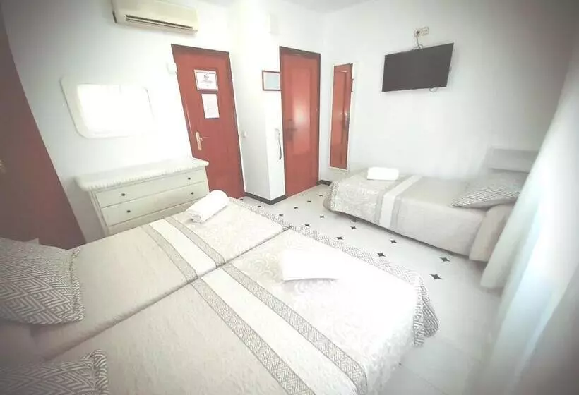 スタンダードトリプルルーム, Hostal Kokkola
