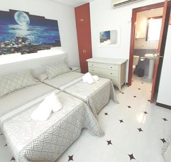 اتاق استاندارد سه نفره, Hostal Kokkola