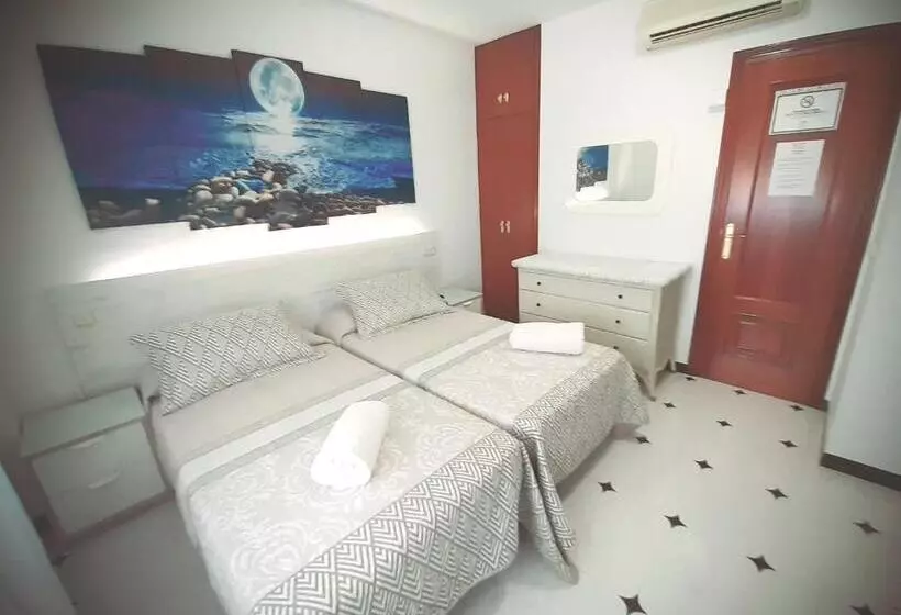 スタンダードトリプルルーム, Hostal Kokkola