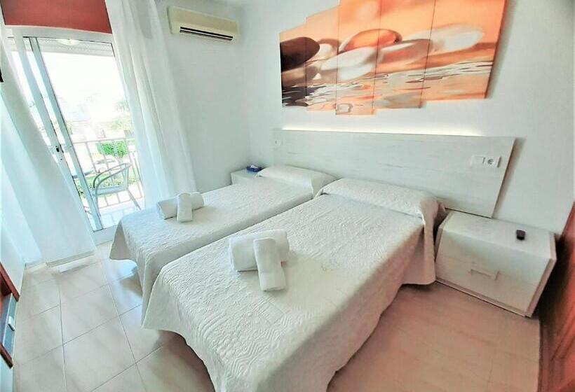 Номер Стандарт с Балконом, Hostal Kokkola