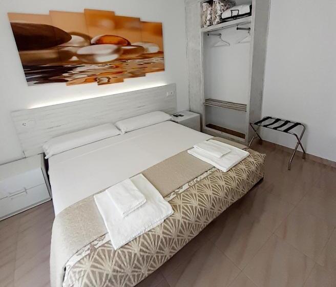 اتاق استاندارد با بالکن, Hostal Kokkola