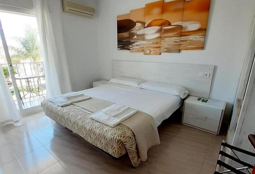 Номер Стандарт с Балконом, Hostal Kokkola