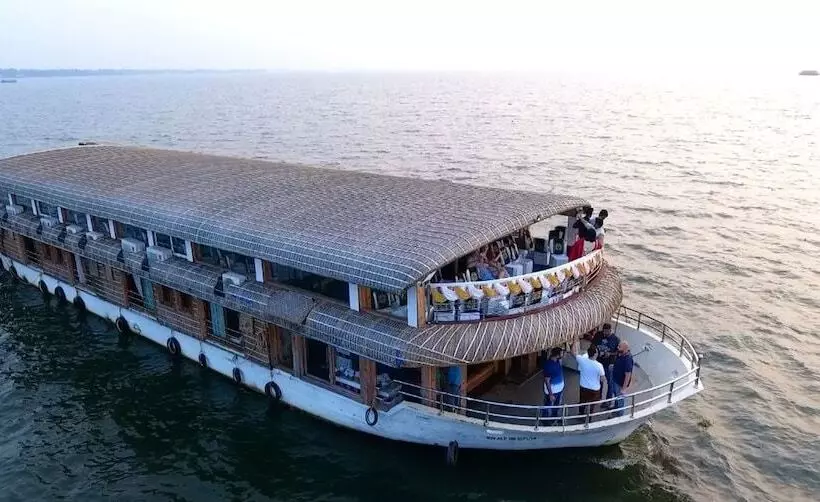 3 Bedroom Premium Apartment, Cosy Premium Houseboats
