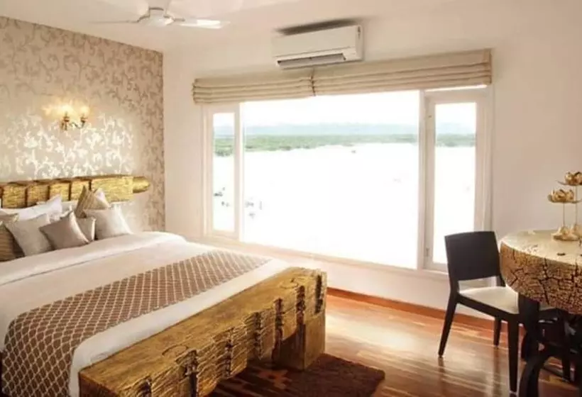 3 Bedroom Premium Apartment, Cosy Premium Houseboats