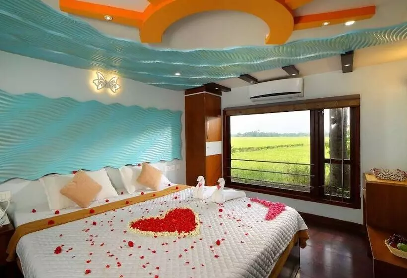 5 Bedroom Apartment, Cosy Premium Houseboats