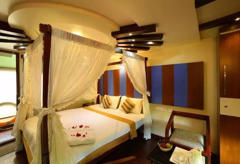 5 Bedroom Apartment, Cosy Premium Houseboats