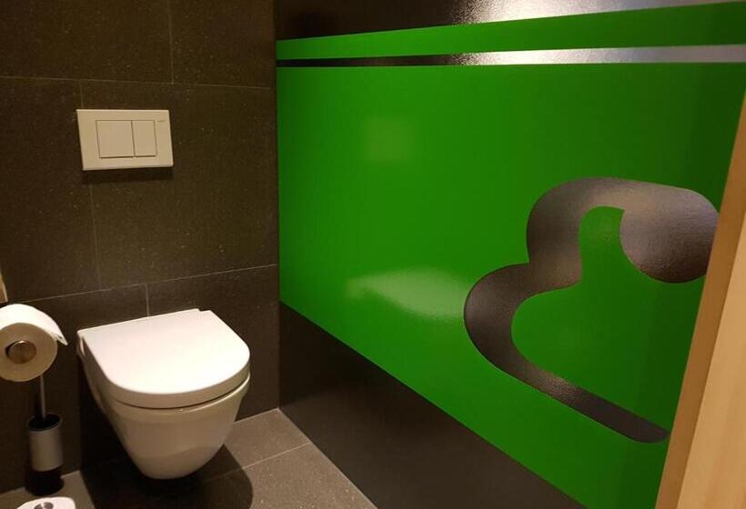 اتاق خانوادگی, De L'ecluse Superior