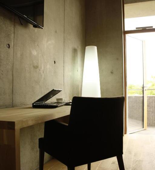 اتاق خانوادگی, De L'ecluse Superior