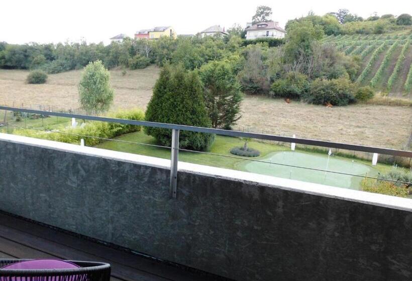 اتاق خانوادگی, De L'ecluse Superior