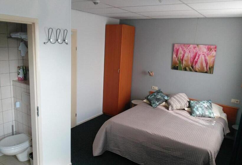 اتاق استاندارد, De Wilde Kriek   Before De Karsteboom