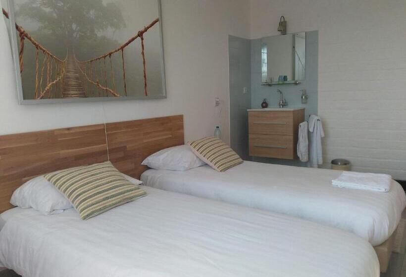 اتاق خانوادگی با سرویس بهداشتی مشترک, De Wilde Kriek   Before De Karsteboom