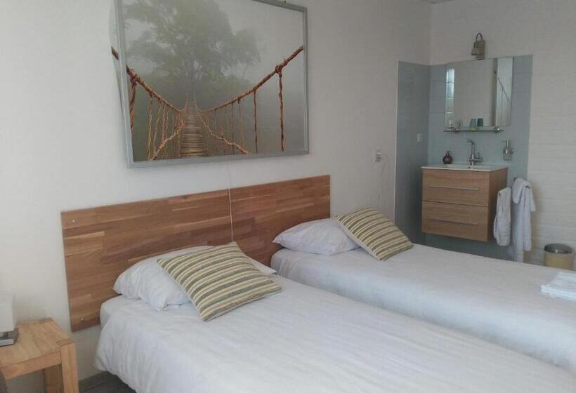 اتاق خانوادگی با سرویس بهداشتی مشترک, De Wilde Kriek   Before De Karsteboom