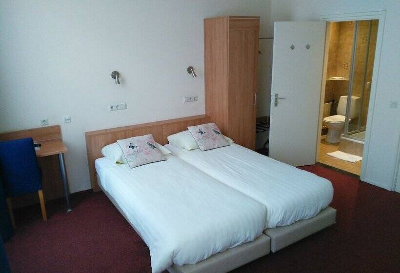 اتاق استاندارد, De Wilde Kriek   Before De Karsteboom