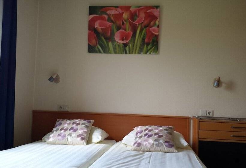 اتاق عادی, De Wilde Kriek   Before De Karsteboom