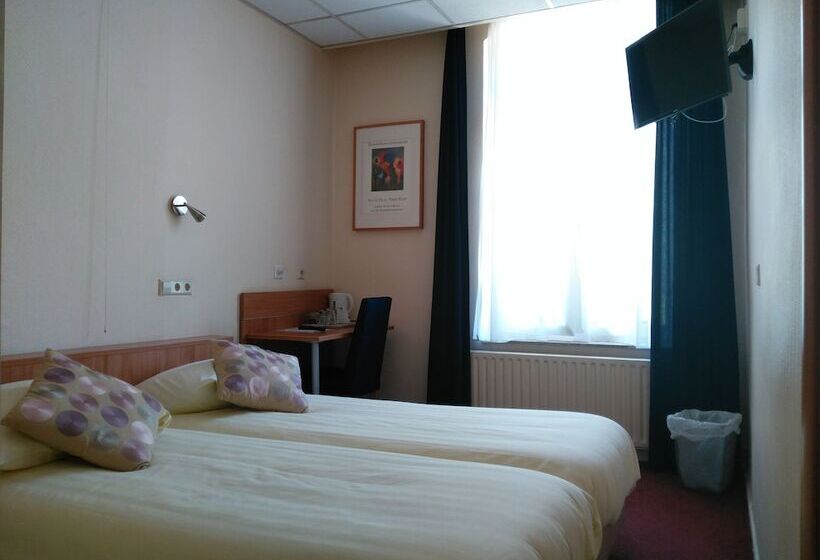 اتاق عادی, De Wilde Kriek   Before De Karsteboom