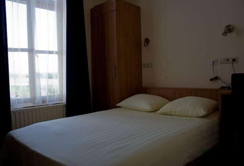 اتاق عادی, De Wilde Kriek   Before De Karsteboom