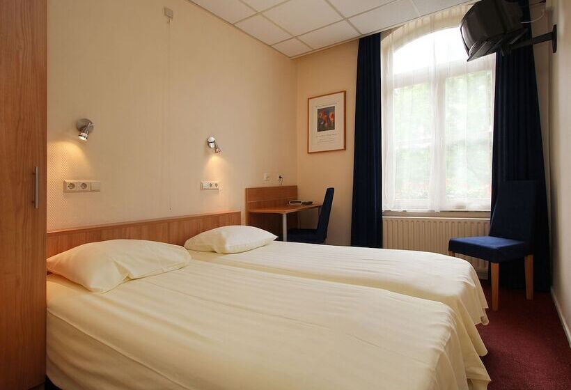 اتاق عادی, De Wilde Kriek   Before De Karsteboom