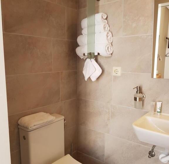 اتاق عادی, De Wilde Kriek   Before De Karsteboom