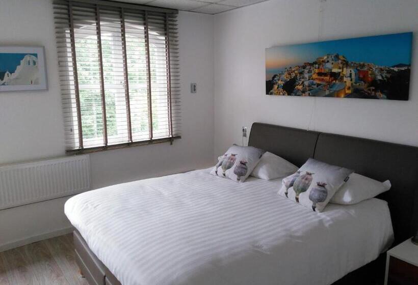 اتاق خانوادگی با سرویس بهداشتی مشترک, De Wilde Kriek   Before De Karsteboom