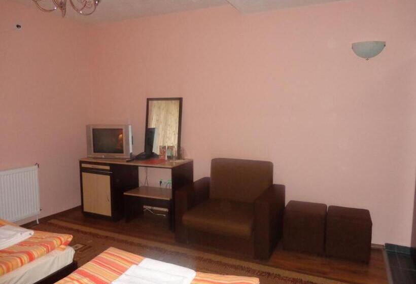 غرفة ديلوكس, Kestenite Family