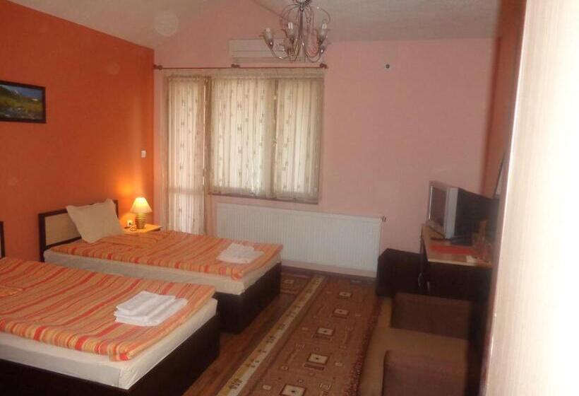 غرفة ديلوكس, Kestenite Family