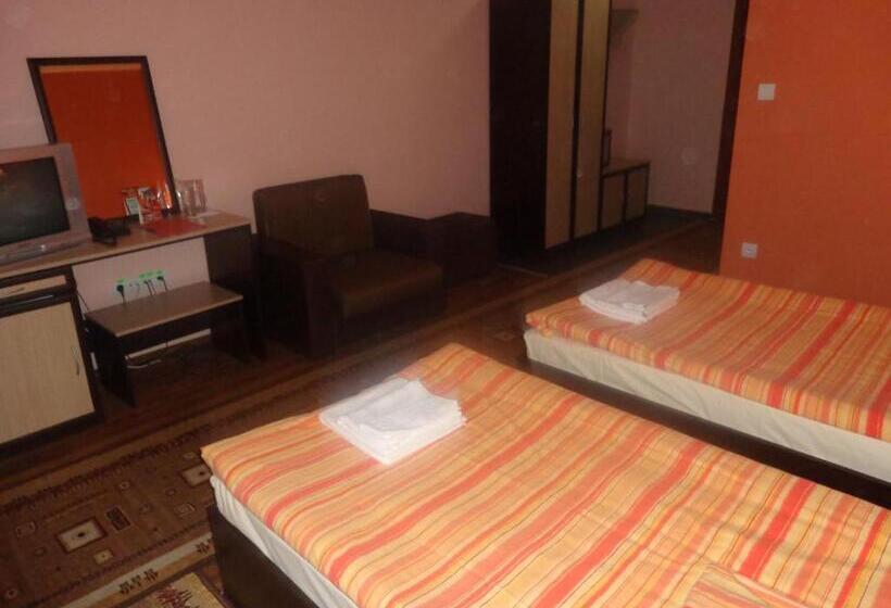 غرفة ديلوكس, Kestenite Family