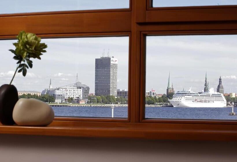 اتاق استاندارد با چشم‌انداز رودخانه, Vantis Riverside