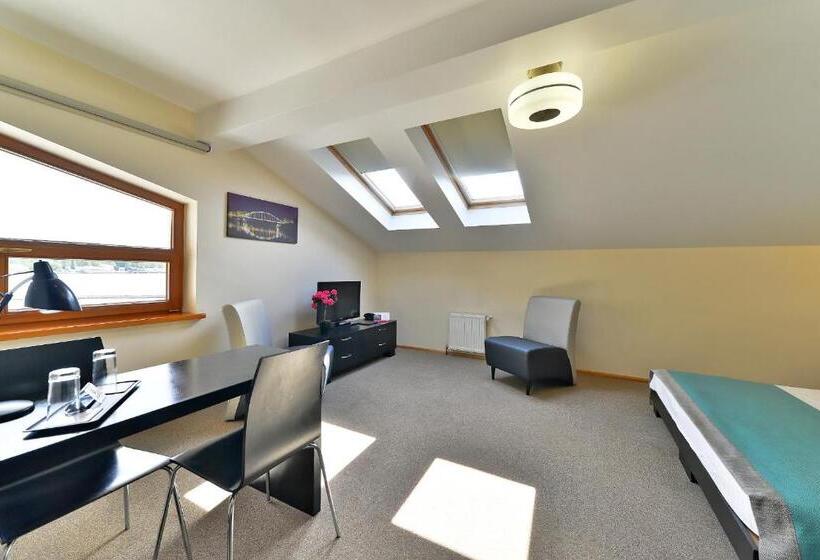 اتاق استاندارد با چشم‌انداز رودخانه, Vantis Riverside