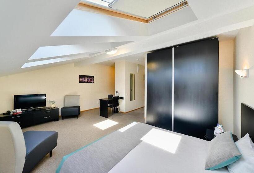 اتاق پنت هاوس, Vantis Riverside