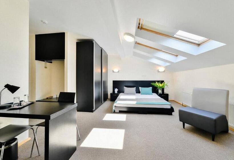 اتاق پنت هاوس, Vantis Riverside