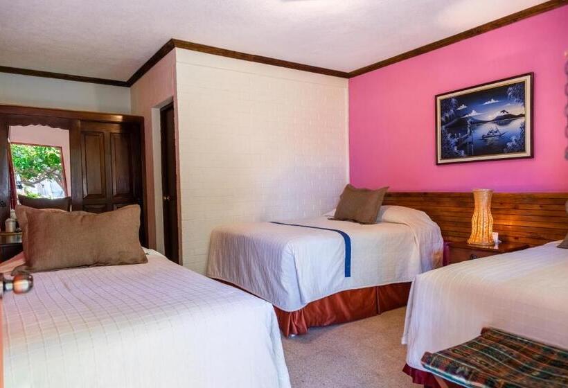 اتاق استاندارد سه نفره, Y Centro De Convenciones Jardines Del Lago