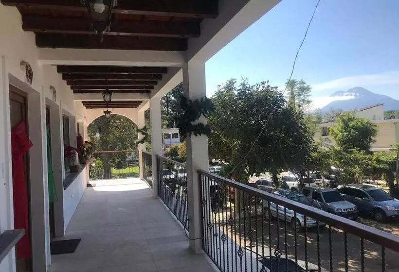 اتاق استاندارد سه نفره, Y Centro De Convenciones Jardines Del Lago