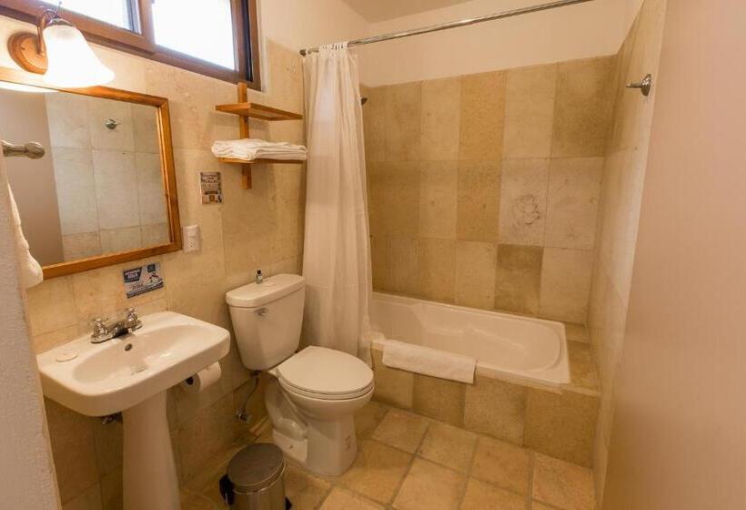 اتاق استاندارد سه نفره, Y Centro De Convenciones Jardines Del Lago