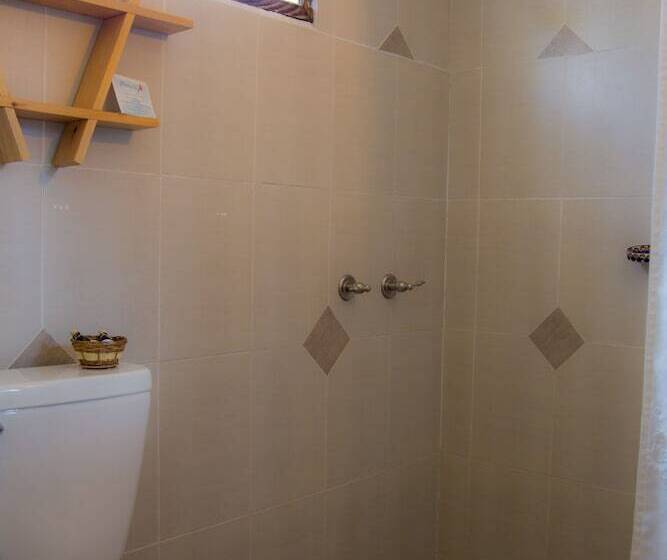 اتاق استاندارد سه نفره, Y Centro De Convenciones Jardines Del Lago