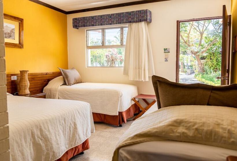 اتاق استاندارد سه نفره, Y Centro De Convenciones Jardines Del Lago