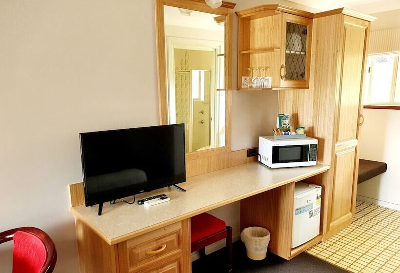 标准间, Mcnevins Warwick Motel