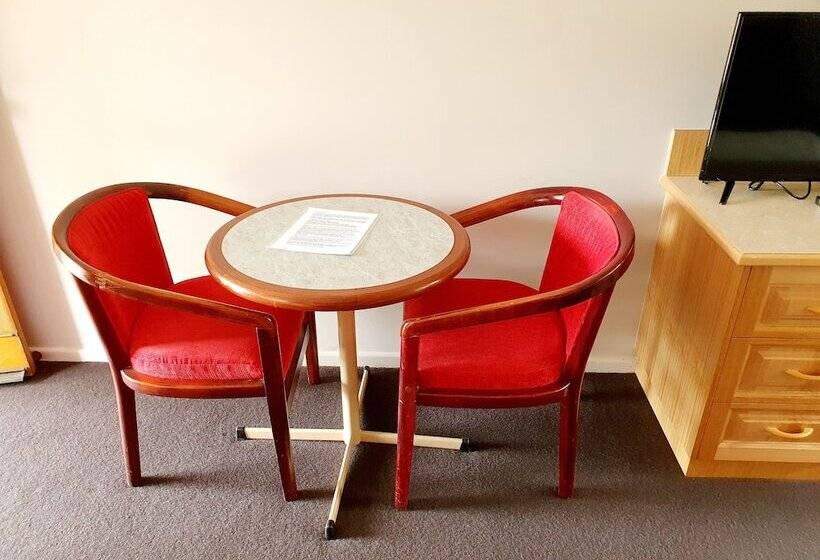 标准间, Mcnevins Warwick Motel