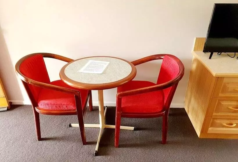 スタンダードルーム, Mcnevins Warwick Motel