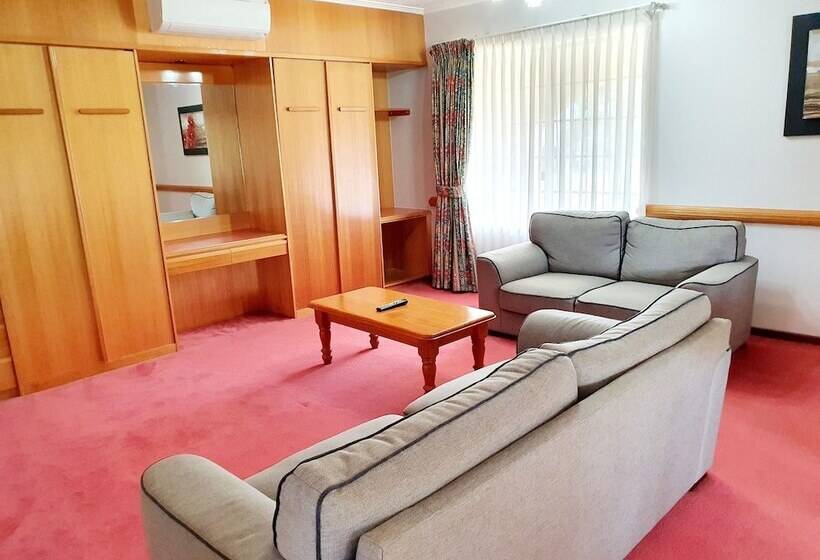 家庭套房, Mcnevins Warwick Motel