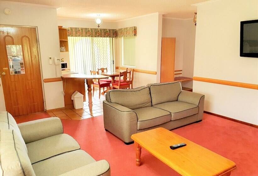 家庭套房, Mcnevins Warwick Motel