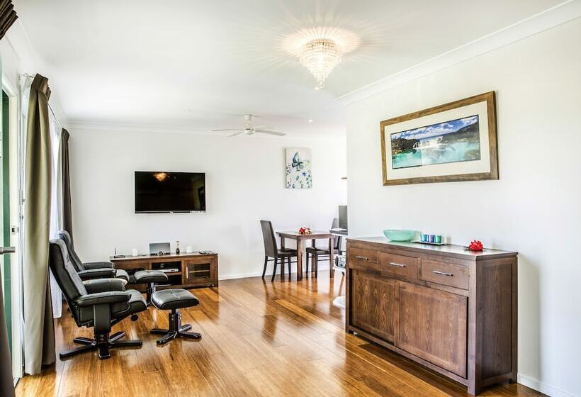 سوییت اجرایی, Paradise Hotel & Resort