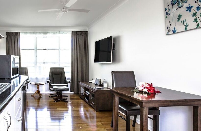 سوییت اجرایی, Paradise Hotel & Resort