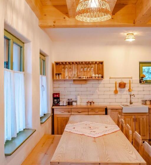 Casa 3 Quartos, Dimineți în Cerdac