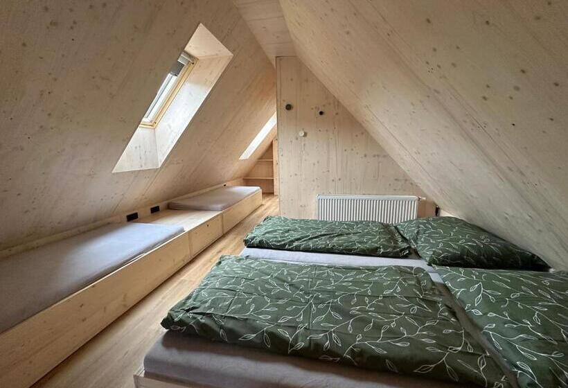 غرفة ديلوكس عائلية, Penzion A Restaurace Pod Sjezdovkou