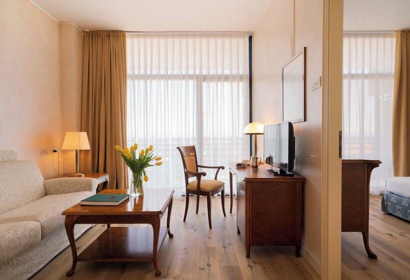 Полулюкс, Grand Hotel Astoria