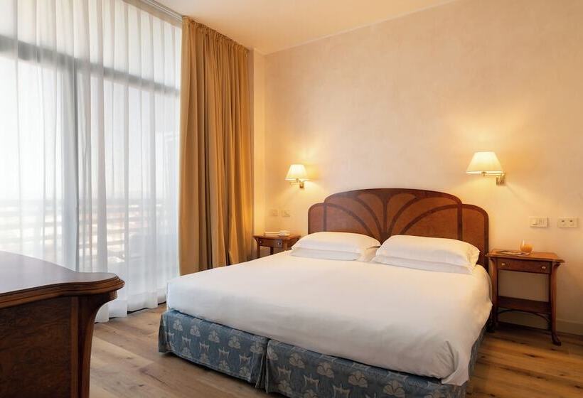 Полулюкс, Grand Hotel Astoria