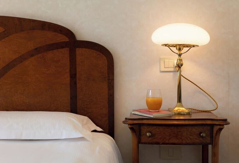 Полулюкс, Grand Hotel Astoria