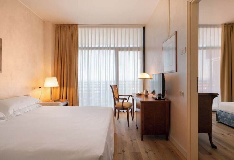 Полулюкс, Grand Hotel Astoria